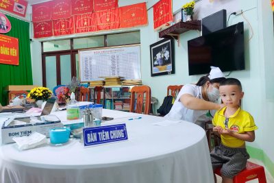 Trường Mầm Non 10-3 Phối Hợp Trạm Y Tế Phường Thành Công Tổ Chức Tiêm Vắc Xin Sởi – Rubella Ngay Tại Trường