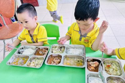 Cách dạy con tiết kiệm, không lãng phí thức ăn