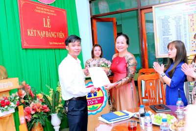 Chi Bộ Trường Mầm Non 10-3 tổ chức lễ kết nạp Đảng viên mới
