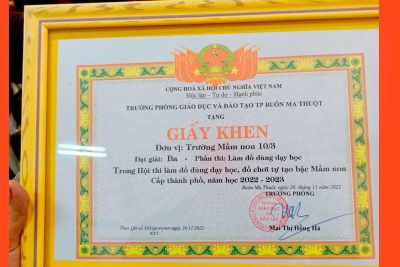 Hội thi sáng tạo của các Cô giáo trường Mầm Non 10-3 tạo ra các đồ dùng, đồ chơi cho trẻ.