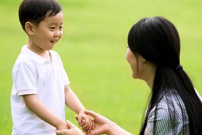 Dạy con thói quen lễ phép bắt đầu từ đâu?