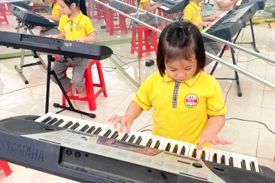 Các Cháu Trường Mầm Non 10-3 Hào Hứng Tham Gia Lớp Học Đàn